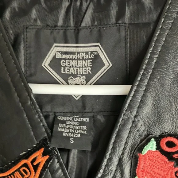 Ladies Leather Vest with 9 patches. - Picture 6 of 10